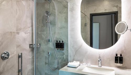 Silver, Guest Room with 1 King