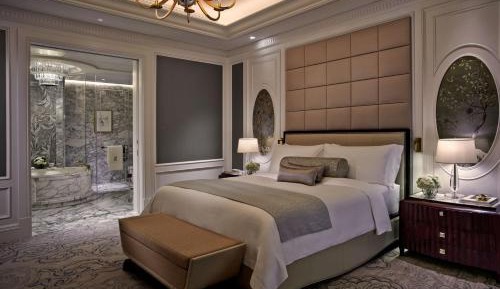 Carlton Suite