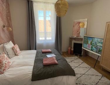 Deluxe Queen Room