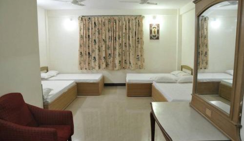 8-Bed Mixed Dormitory Room