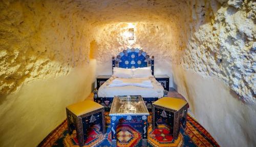 Troglodyte Cave (Small window)