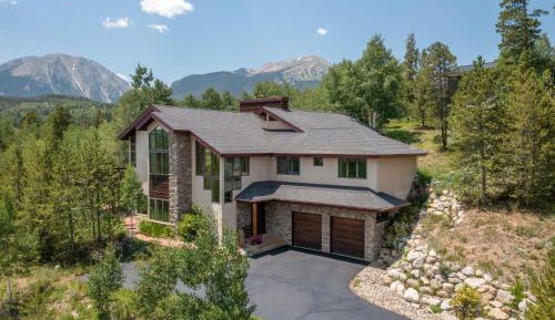 Four-Bedroom Holiday Home