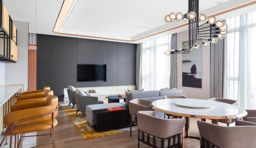 Club lounge access, Presidential Suite, 1 King, City view