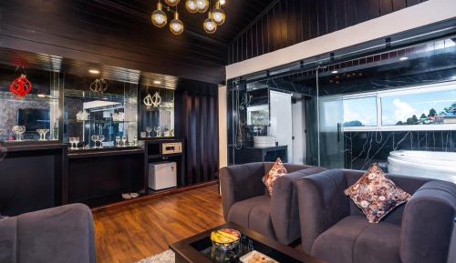 Presidential Suite with Balcony