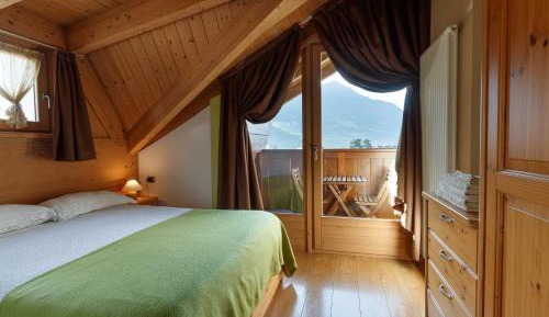 Apartment with Mountain View