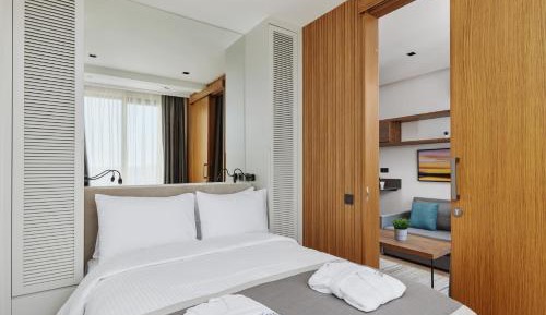 Deluxe Suite with Sea View