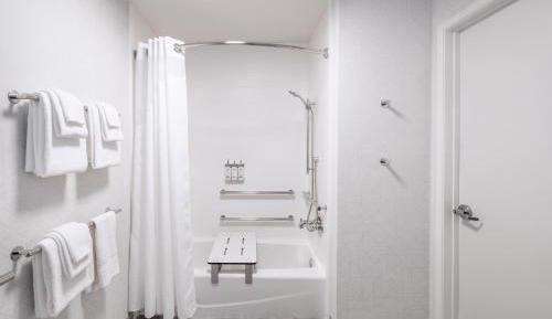 Standard King Room with Mobility Accessible Tub