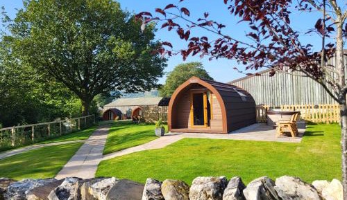 Double Room with Patio and Hot Tub (Chapel-le-Dale)