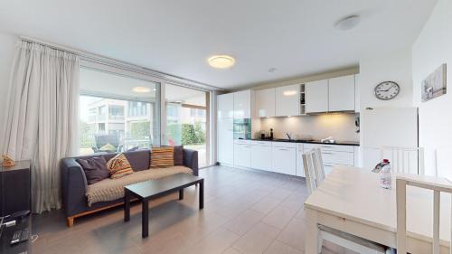 Apartment with Garden View