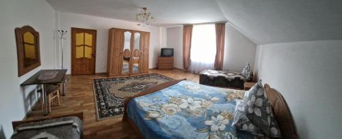 Quadruple Room with Shared Bathroom