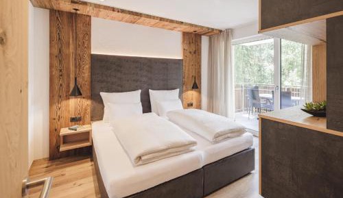 Superior One-Bedroom Apartment with Balcony