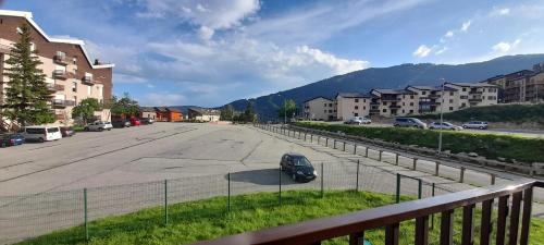 Apartment with Mountain View