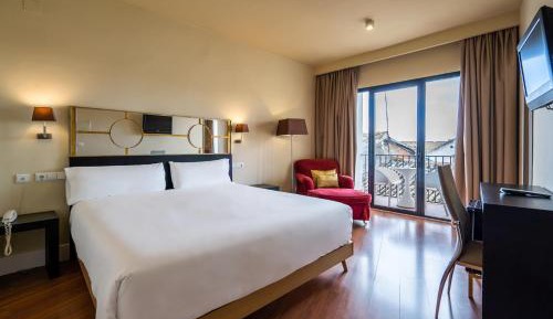 Deluxe Queen Room