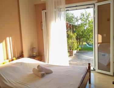 Family Room with Garden View
