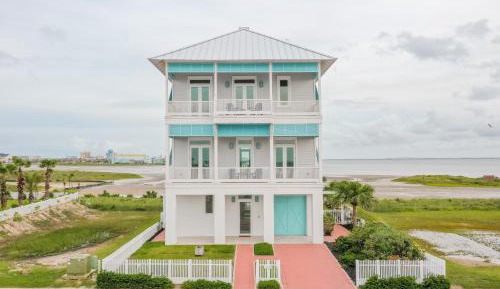 Four-Bedroom Holiday Home