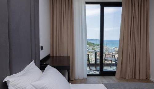 Deluxe Double Room with Balcony and Sea View