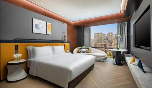 Standard King Room with City View
