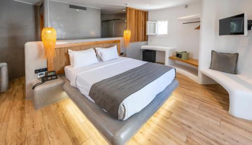 Honeymoon Windmill Suite with sharing pool