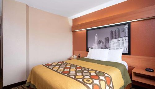 Queen Room - Non-Smoking