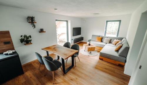 Apartment with Mountain View