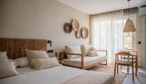 King Studio with Sofa Bed