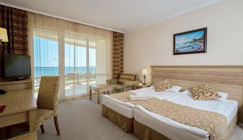 Twin Room with Sea View (Low Floor)