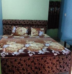Deluxe Double Room (2 Adults + 1 Child)
