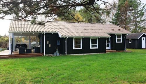 Three-Bedroom Holiday Home 