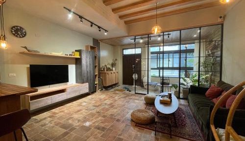 Apartment with Shower