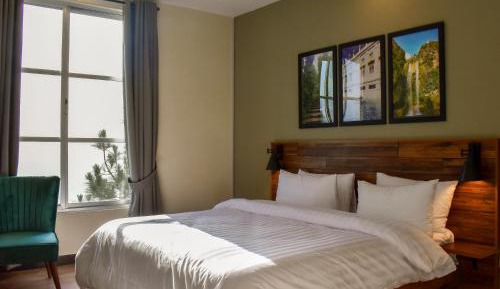 Deluxe Double or Twin Room with Mountain View