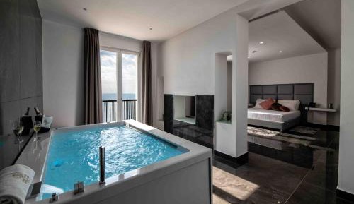 Suite with Spa Bath