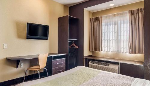 Deluxe Queen Room with Two Queen Beds