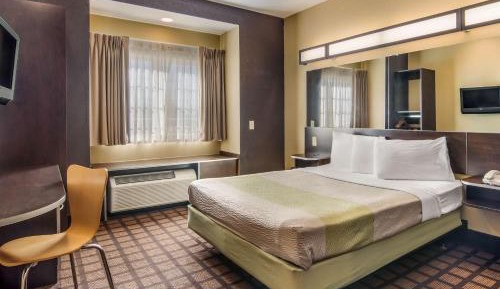 Queen Room - Non-Smoking