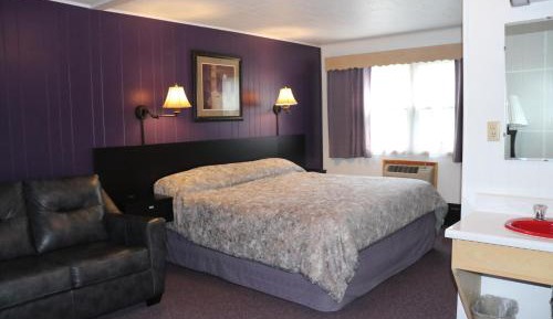 King Studio with Sofa Bed