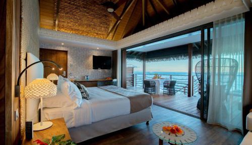 Premium Overwater King Bungalow - Island View