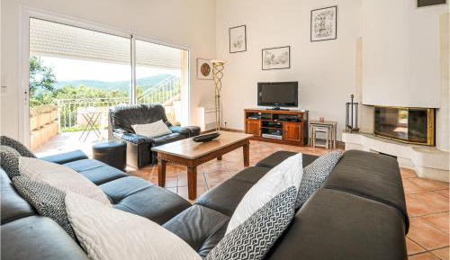 Five-Bedroom Holiday Home
