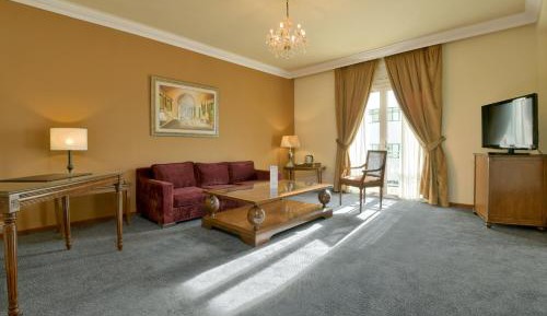 Senior Suite