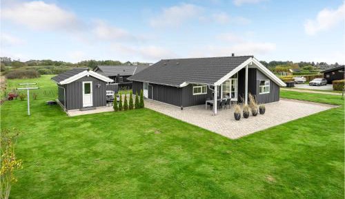 Three-Bedroom Holiday Home 