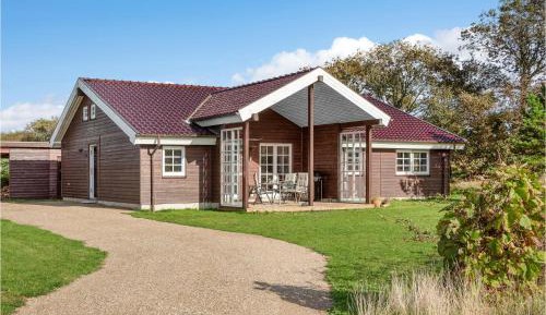 Three-Bedroom Holiday Home 
