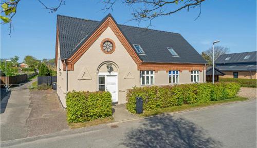 Six-Bedroom Holiday Home