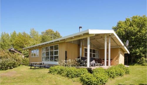 Three-Bedroom Holiday Home 