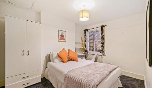 Standard Double Room with Shared Bathroom