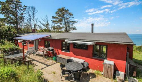 One-Bedroom Holiday Home