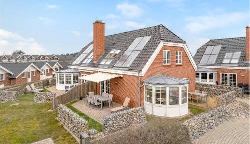 Three-Bedroom Vacation Home 