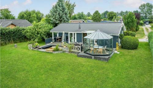Three-Bedroom Holiday Home 