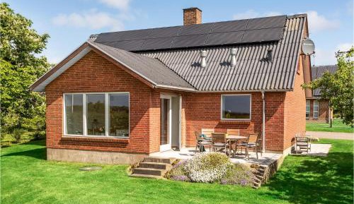 Three-Bedroom Holiday Home 