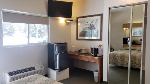 Deluxe Queen Room with Two Queen Beds