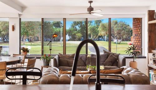 Beachside Luxury Two-Bedroom Apartment 