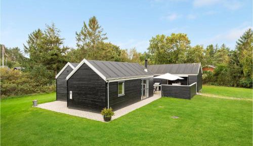 Three-Bedroom Holiday Home 