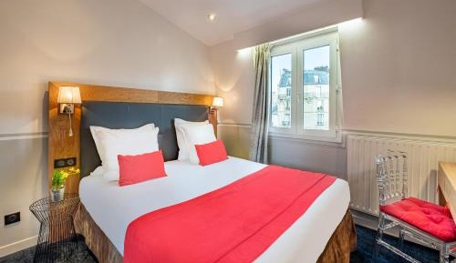 Superior Double Room with Eiffel Tower View
